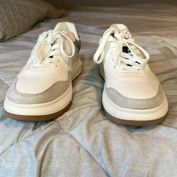 Universal Thread - Picture 1 of 5